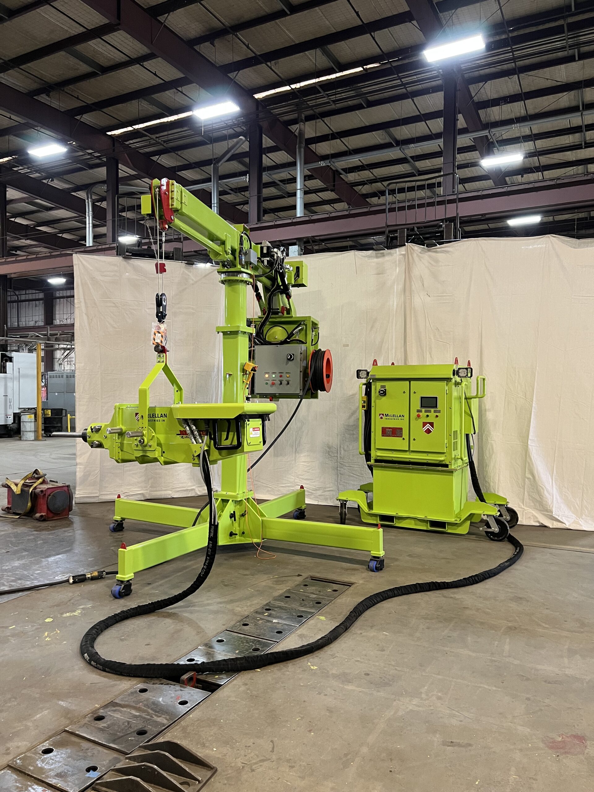 Jib crane with its own power pack