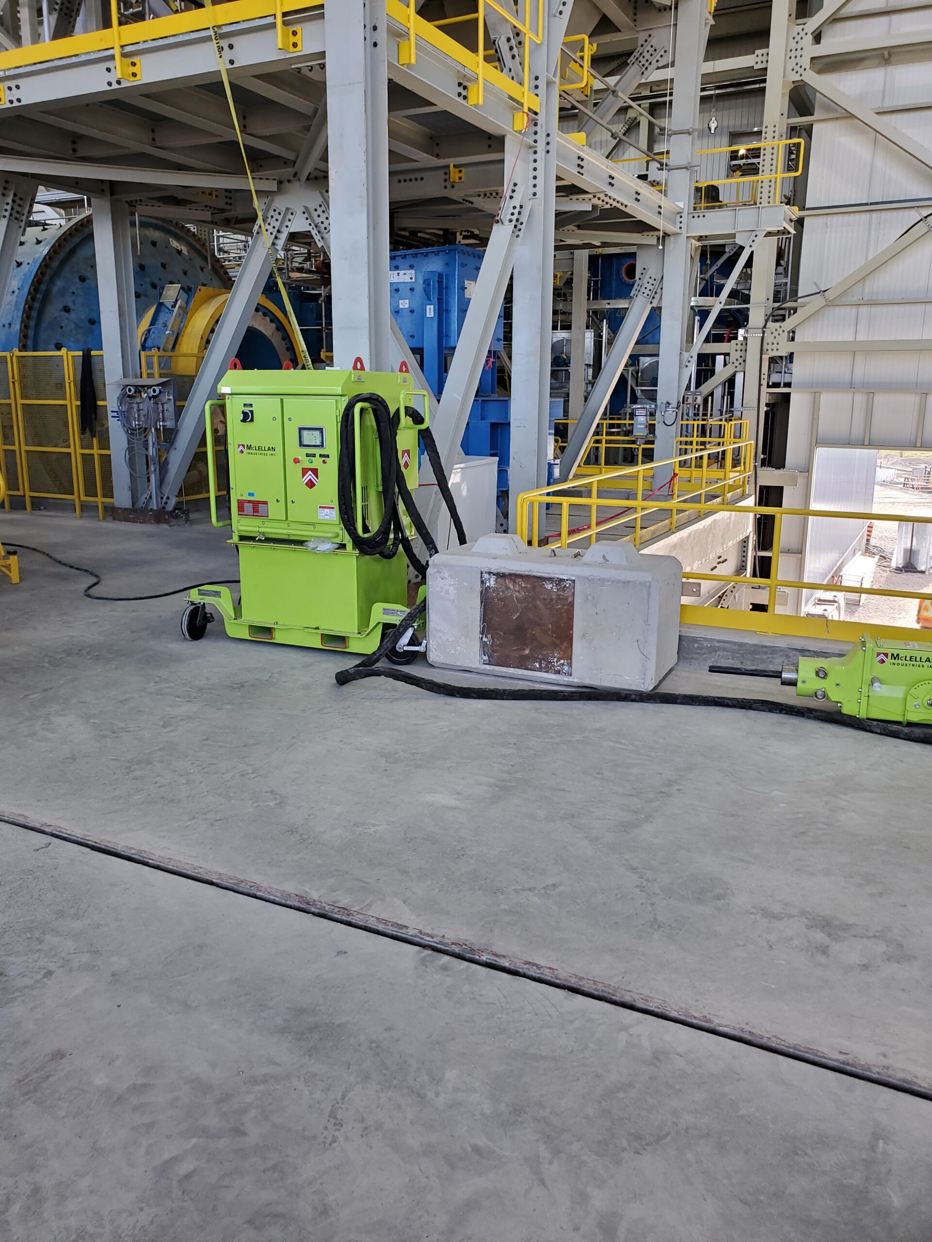 Pic 10, Hydraulic power unit with wheeled base. Pic 10, Hydraulic power unit with wheeled base.