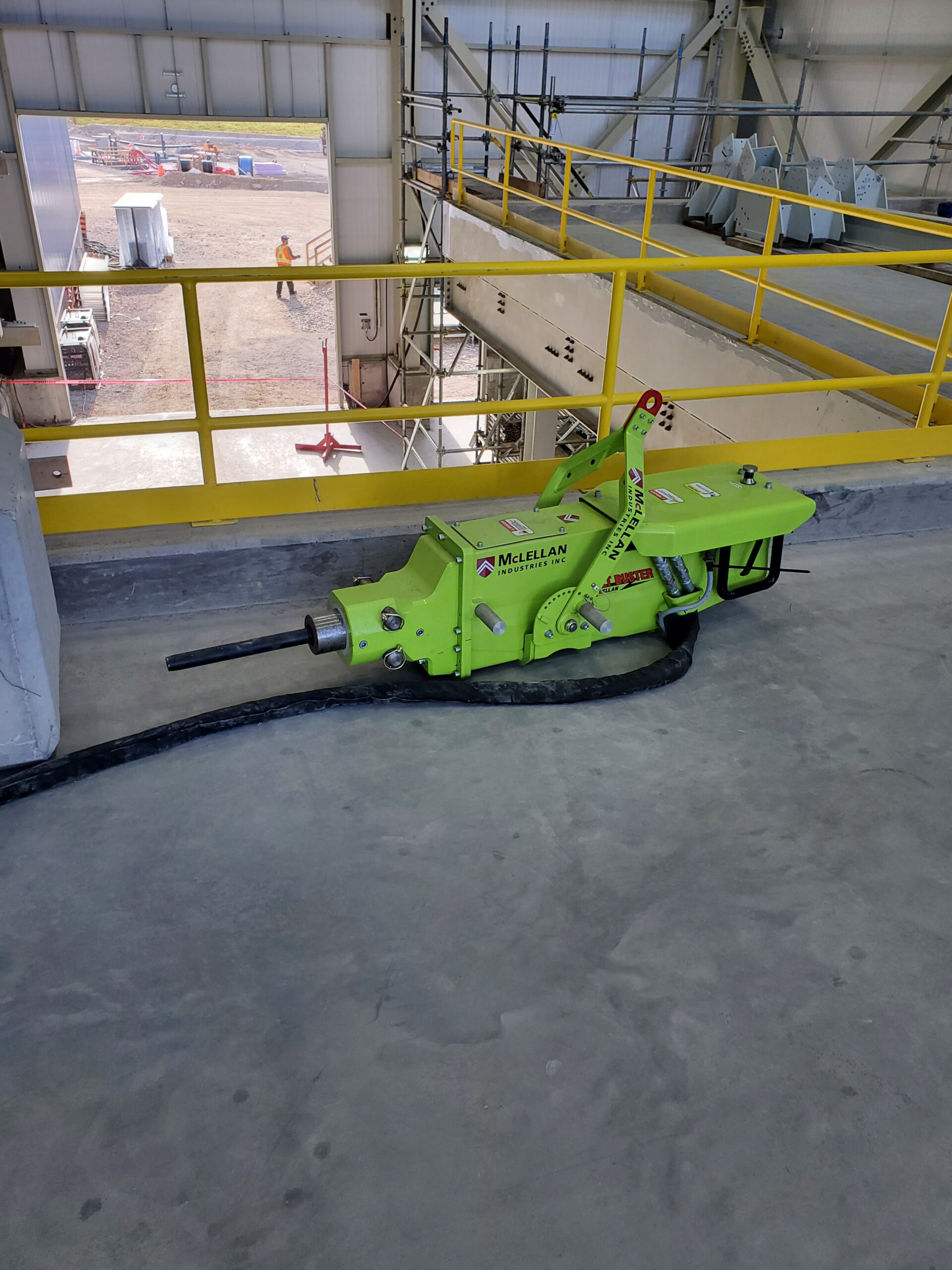 Pic 9, Recoilless 1500 joules hydraulic bolt buster. Pic 9, Recoilless 1500 joules hydraulic bolt buster.