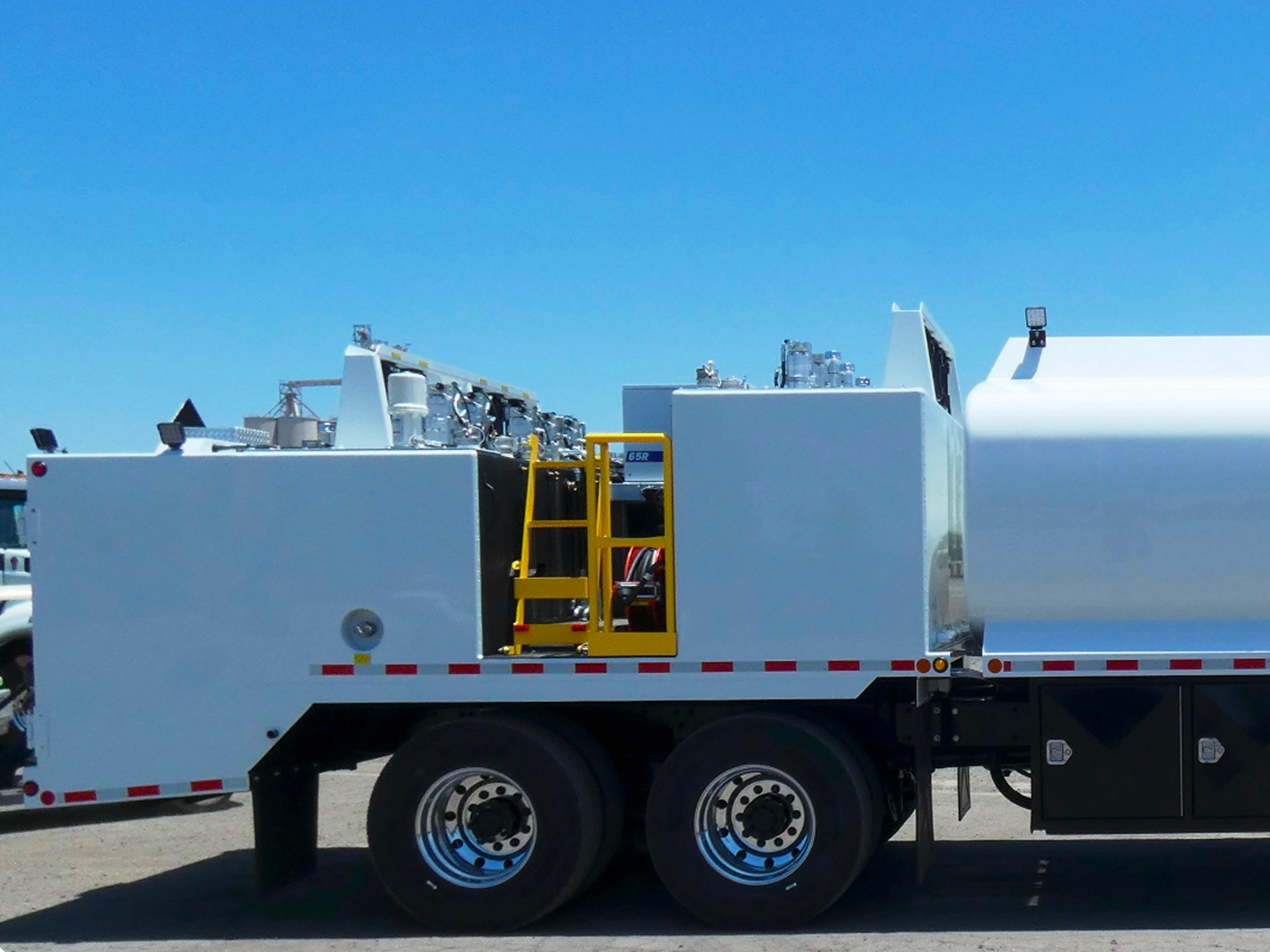 mine lube truck_product photo 12png