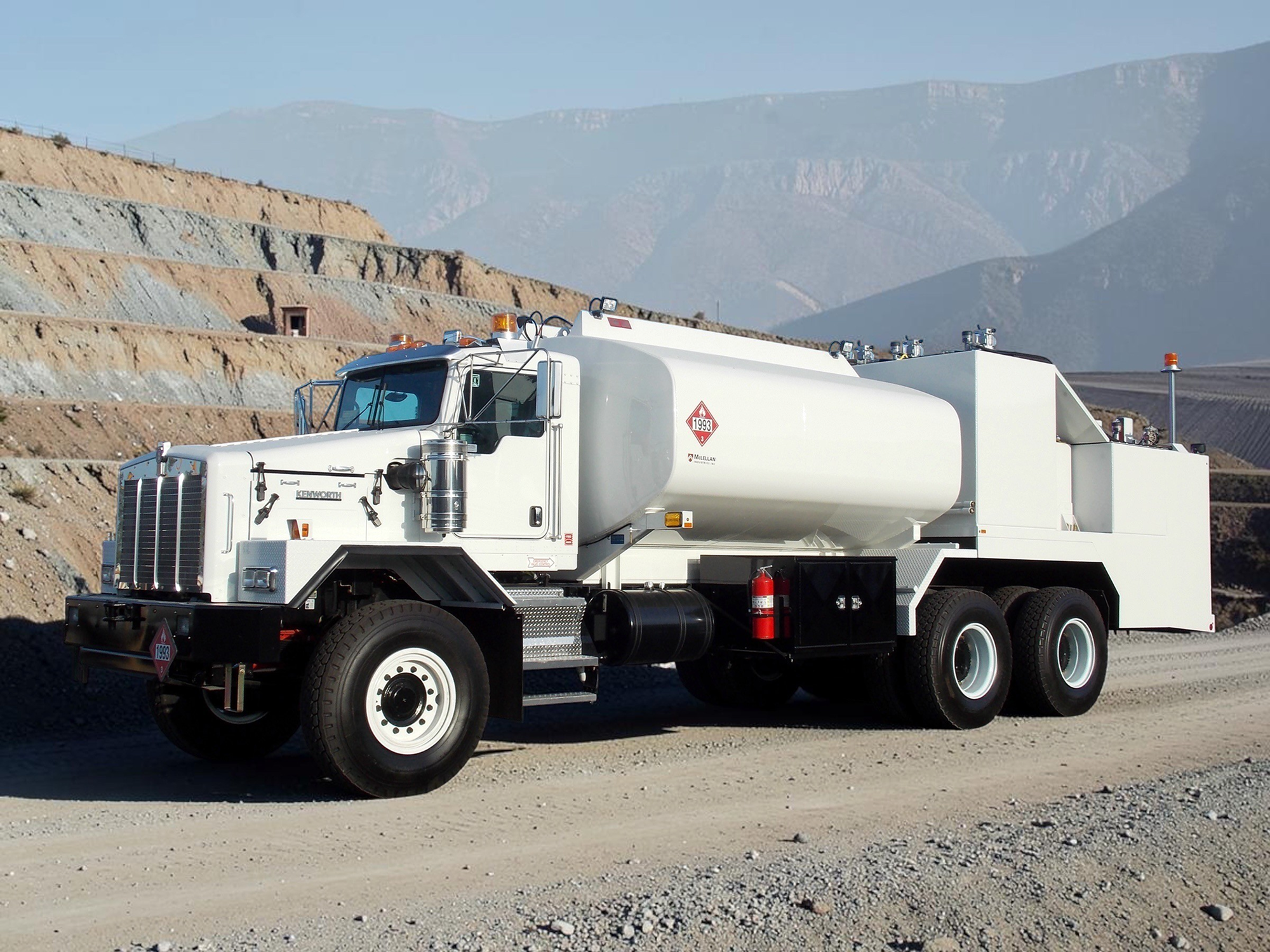 mine site lube truck_front shot